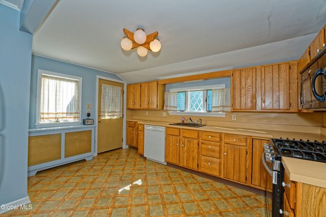 630 4th Avenue, Troy, NY 12182