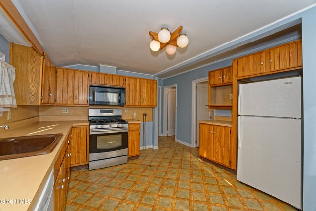 630 4th Avenue, Troy, NY 12182