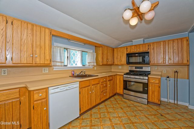 630 4th Avenue, Troy, NY 12182