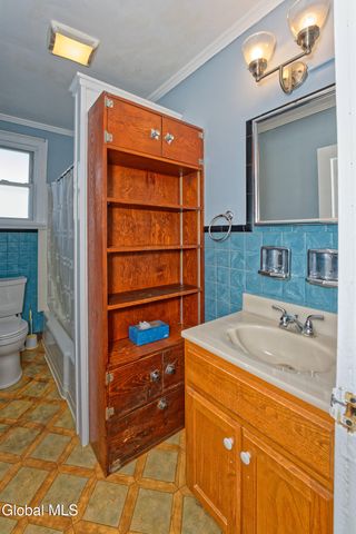 630 4th Avenue, Troy, NY 12182