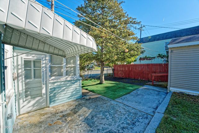 630 4th Avenue, Troy, NY 12182