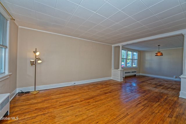 630 4th Avenue, Troy, NY 12182