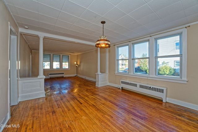 630 4th Avenue, Troy, NY 12182