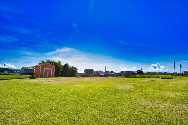 355 Cr 202 Gulfview, Sargent, TX 77414