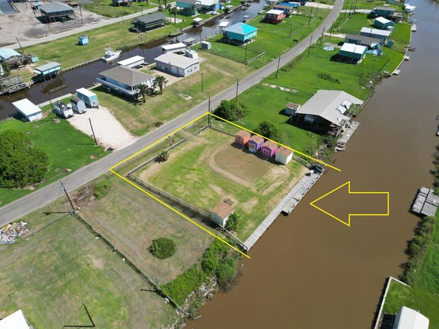 355 Cr 202 Gulfview, Sargent, TX 77414