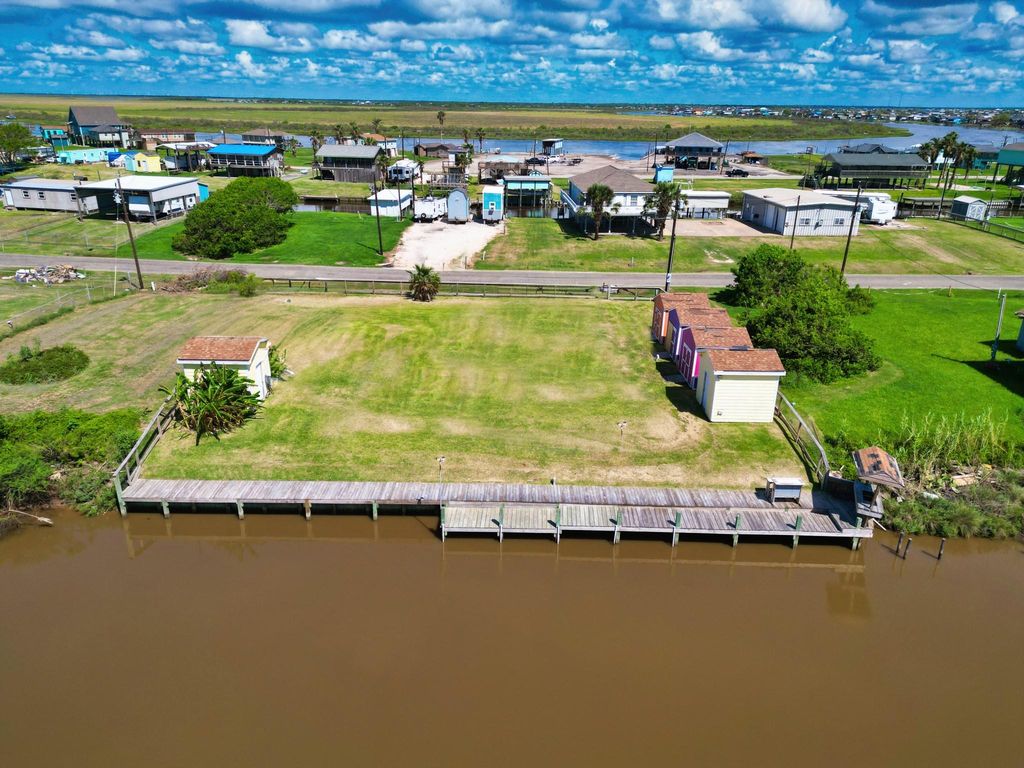 355 Cr 202 Gulfview, Sargent, TX 77414