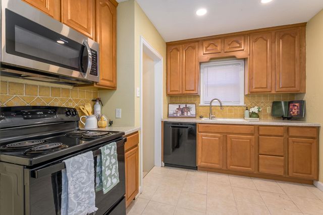 1528 N Garland St, Wichita, KS 67203