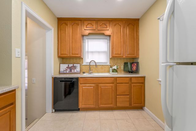 1528 N Garland St, Wichita, KS 67203