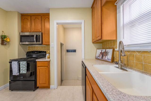 1528 N Garland St, Wichita, KS 67203