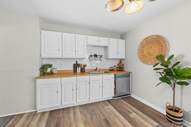 29061 Balmoral Street, Garden City, MI 48135