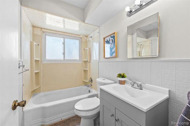 29061 Balmoral Street, Garden City, MI 48135