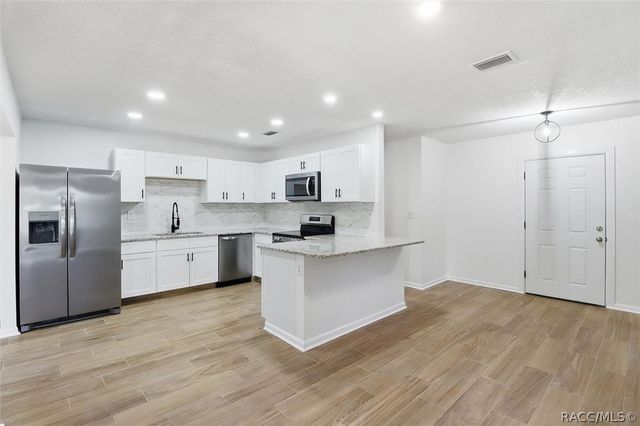 2587 W Cacti Court, Dunnellon, FL 34434