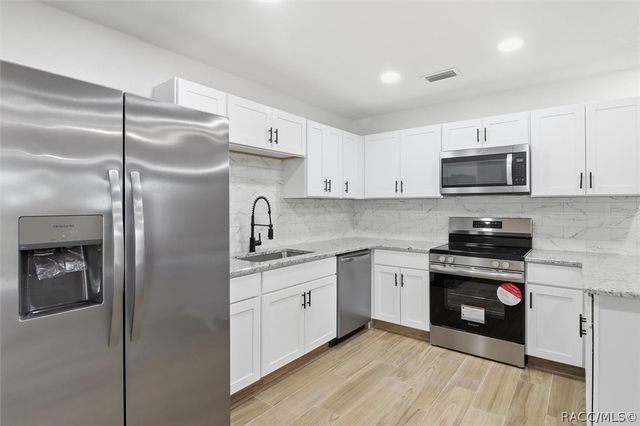 2587 W Cacti Court, Dunnellon, FL 34434