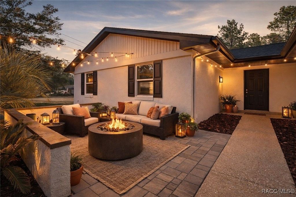 2587 W Cacti Court, Dunnellon, FL 34434