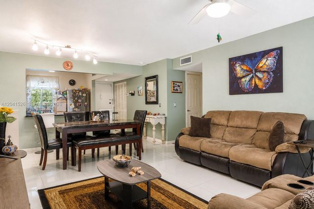 12014 S Greenway Cir S 105, Royal Palm Beach, FL 33411