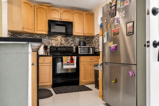 12014 S Greenway Cir S 105, Royal Palm Beach, FL 33411