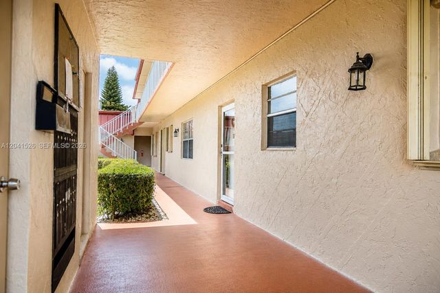 12014 S Greenway Cir S 105, Royal Palm Beach, FL 33411