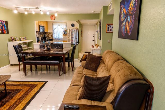 12014 S Greenway Cir S 105, Royal Palm Beach, FL 33411