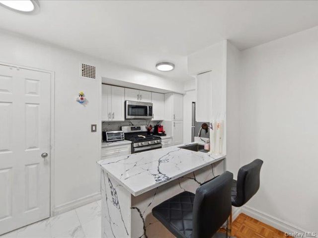 1910 S Pelham Parkway S 3G, Bronx, NY 10461
