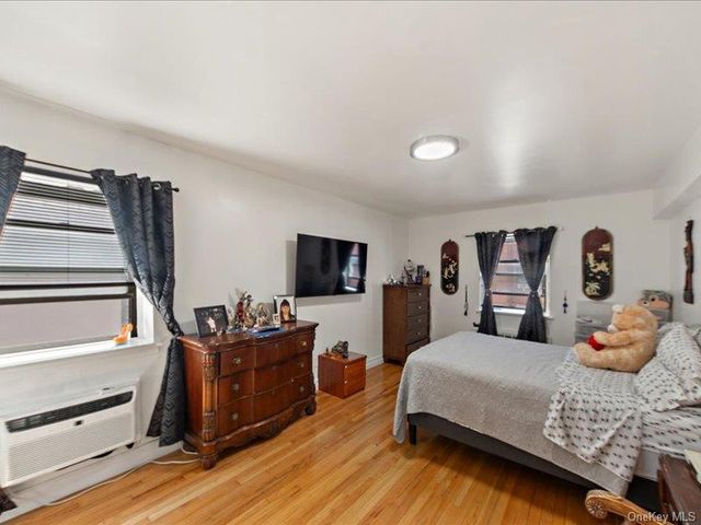 1910 S Pelham Parkway S 3G, Bronx, NY 10461