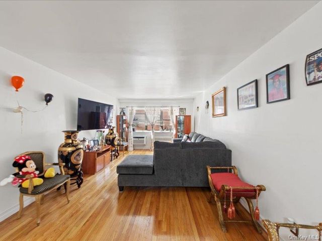 1910 S Pelham Parkway S 3G, Bronx, NY 10461