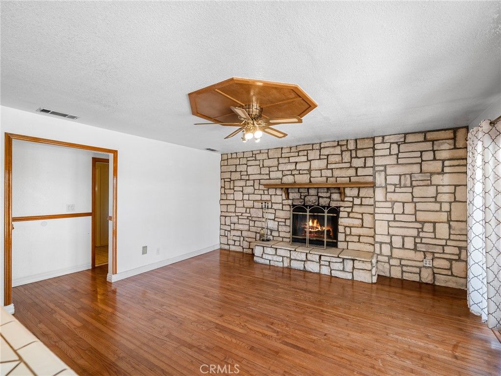 Image 11 of property listing at 27921 Evergreen, Helendale, CA 92342