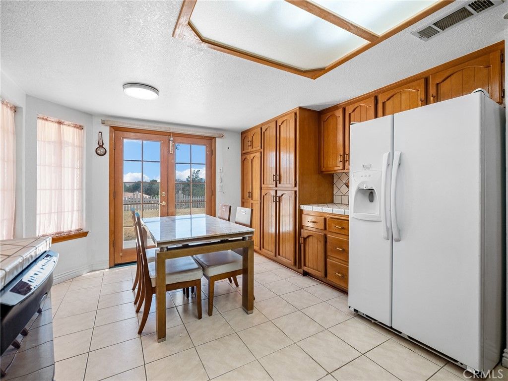 Image 17 of property listing at 27921 Evergreen, Helendale, CA 92342