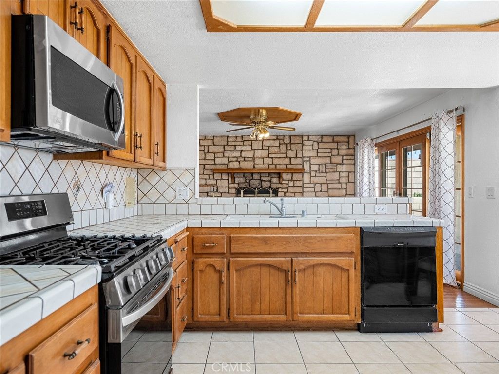 Image 19 of property listing at 27921 Evergreen, Helendale, CA 92342