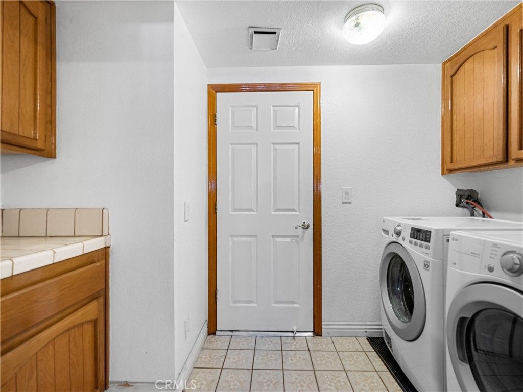 Image 24 of property listing at 27921 Evergreen, Helendale, CA 92342