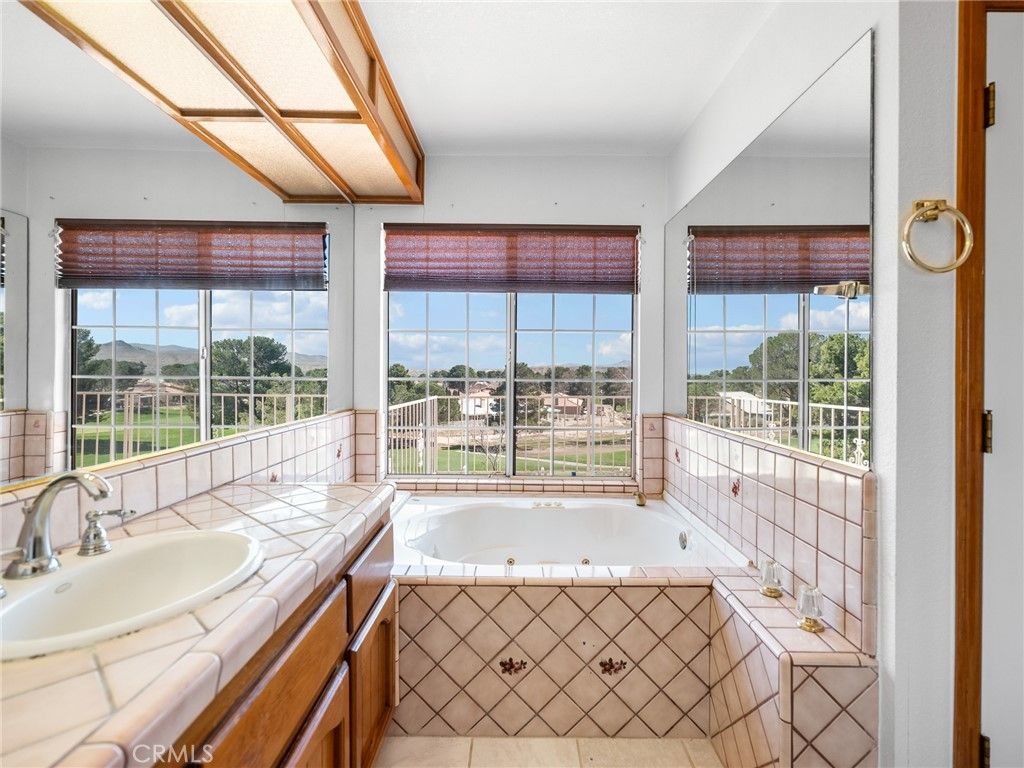 Image 32 of property listing at 27921 Evergreen, Helendale, CA 92342