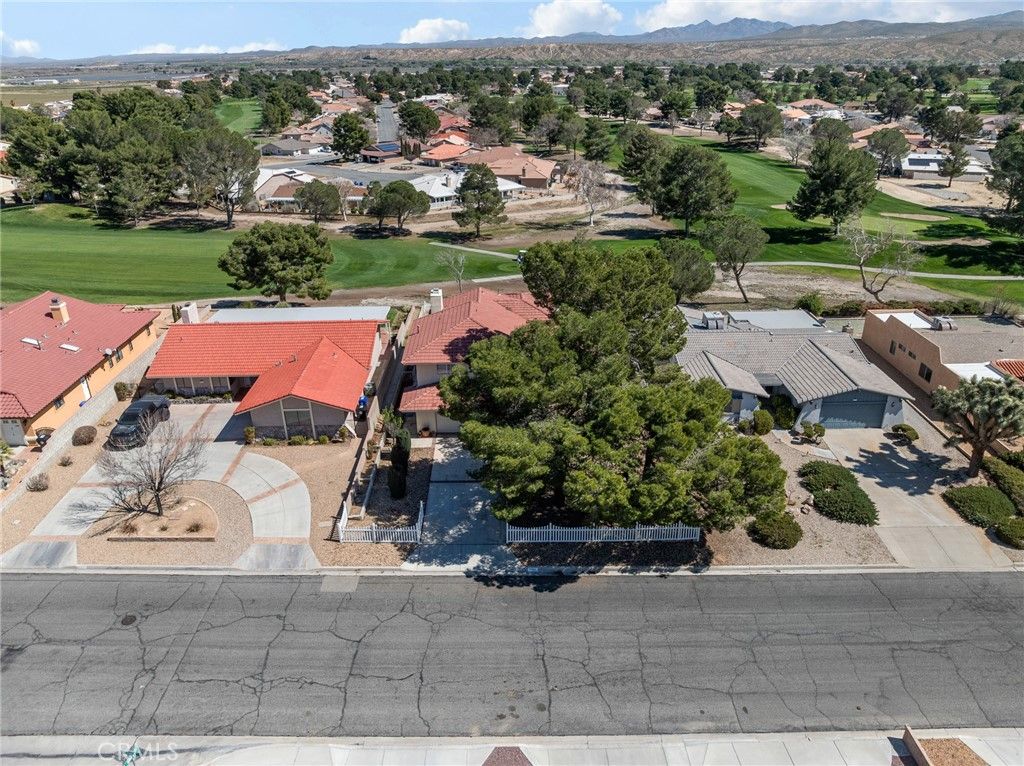 Image 5 of property listing at 27921 Evergreen, Helendale, CA 92342