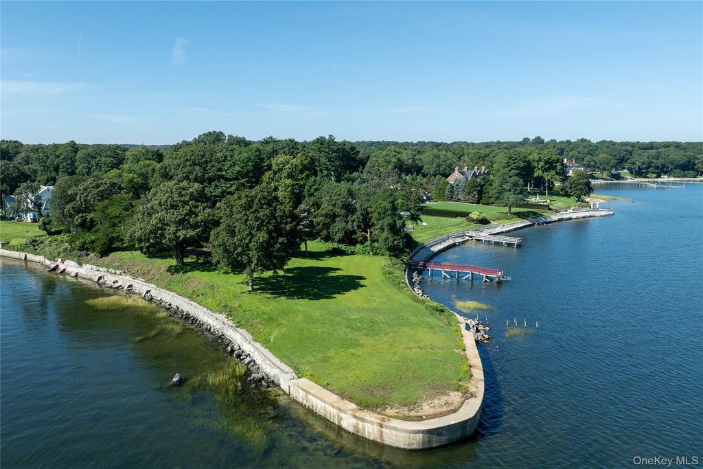 7 Lighthouse Point, Lloyd Harbor, NY 11743 — photo 2