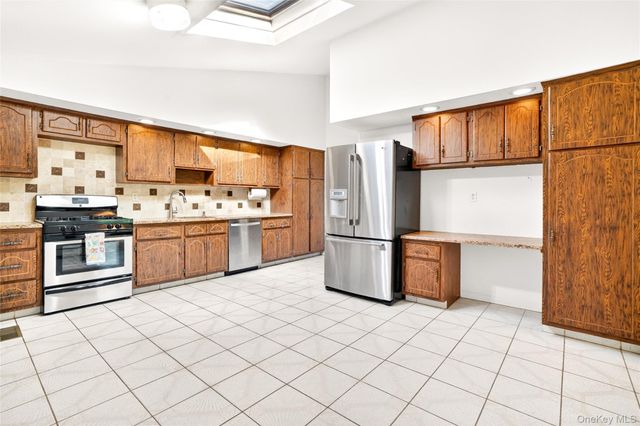 4 Hobart Court, New City, NY 10956