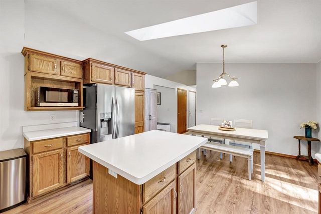 2035 S POINT ROAD, Green Bay, WI 54313