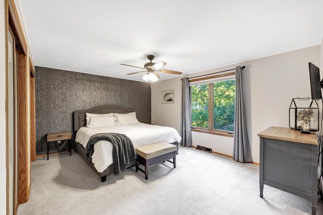 2035 S POINT ROAD, Green Bay, WI 54313