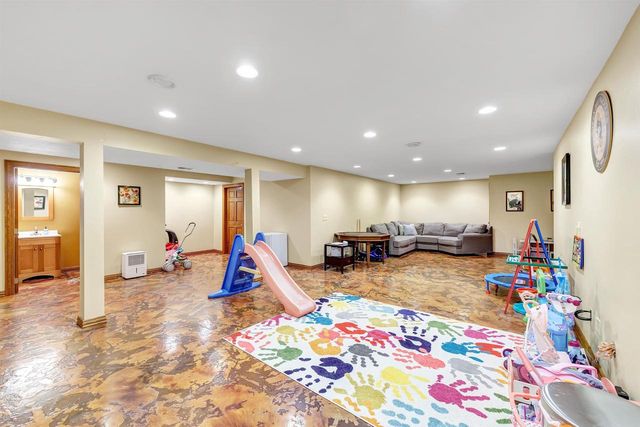 2035 S POINT ROAD, Green Bay, WI 54313