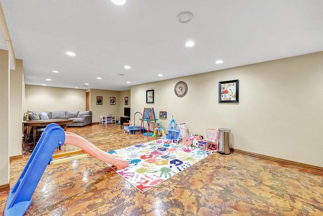 2035 S POINT ROAD, Green Bay, WI 54313