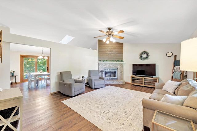 2035 S POINT ROAD, Green Bay, WI 54313