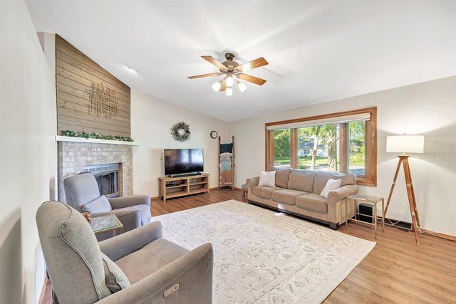 2035 S POINT ROAD, Green Bay, WI 54313
