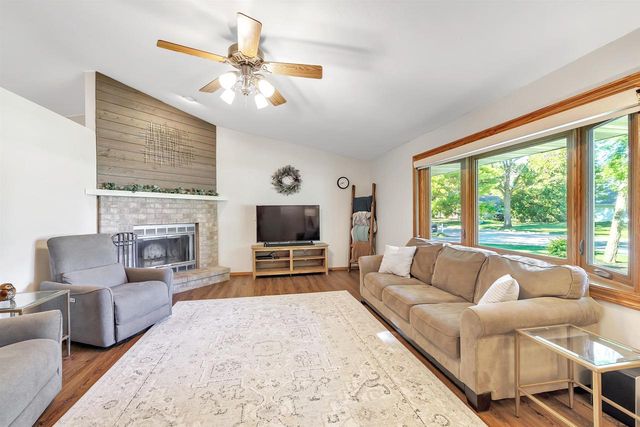2035 S POINT ROAD, Green Bay, WI 54313