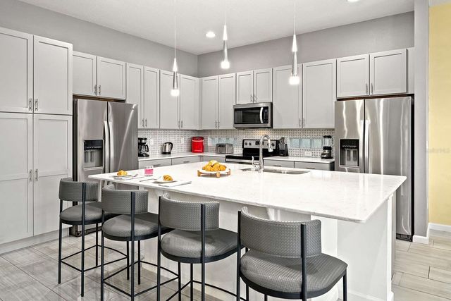 8021 OAK SHADOW COURT, Davenport, FL 33837