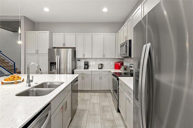 8021 OAK SHADOW COURT, Davenport, FL 33837