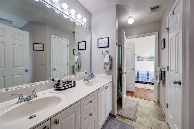 18575 W 158th Place 4503, Olathe, KS 66062