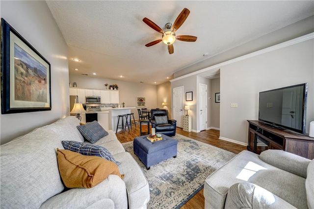 18575 W 158th Place 4503, Olathe, KS 66062