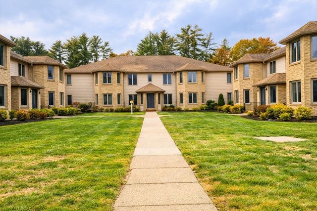 108 Norton Ave 9, Easton, MA 02375
