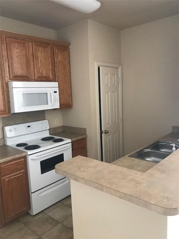213 S Magnolia Street 201, Aubrey, TX 76227