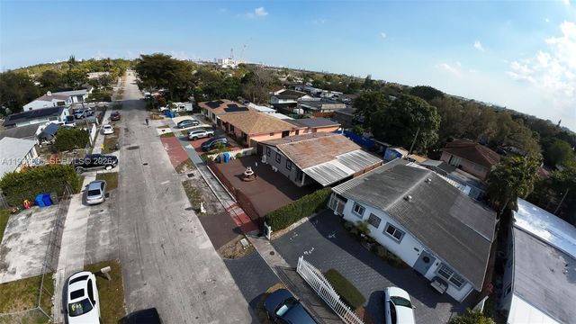 5720 SW 39th St, West Park, FL 33023