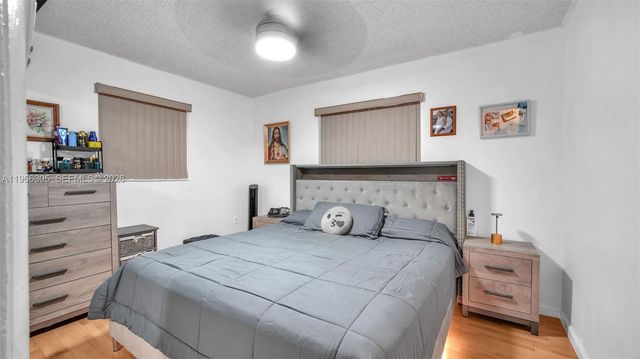 5720 SW 39th St, West Park, FL 33023