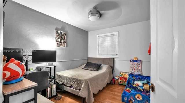 5720 SW 39th St, West Park, FL 33023