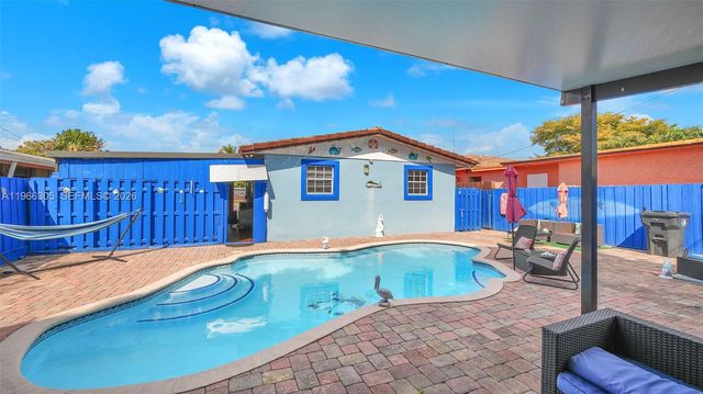 5720 SW 39th St, West Park, FL 33023